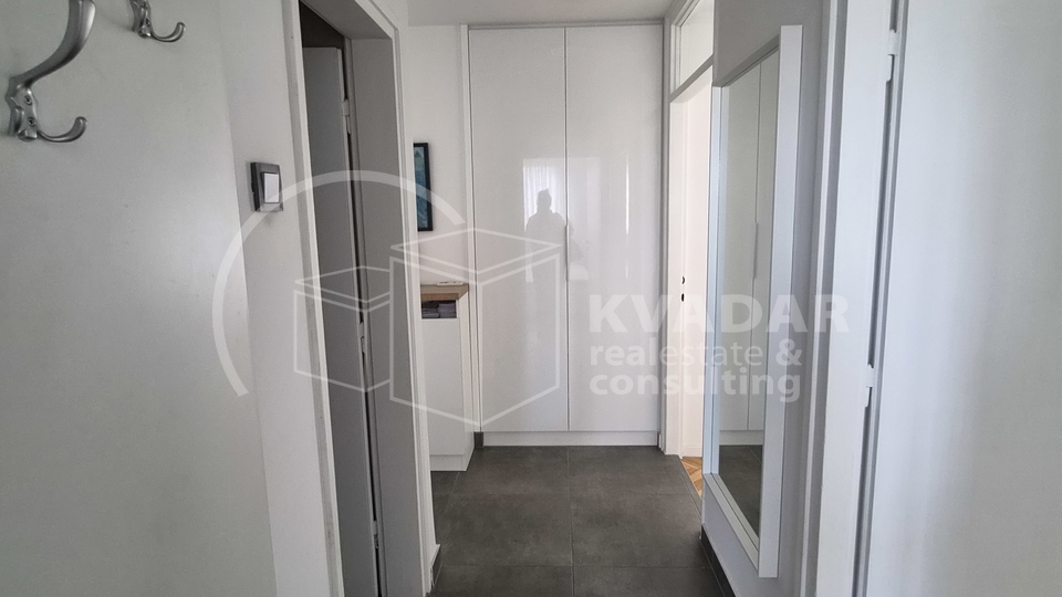 Zagreb&comma; Vojnovi&cacute;eva ulica&comma; najam prekrasnog trosobnog stana&lpar;66&comma;31 m2&rpar; na tre&cacute;em katu s lifom