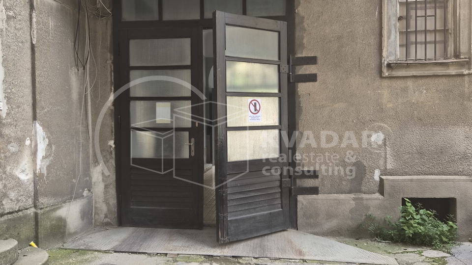 JEDINSTVENA PRILIKA&excl; Gara&zcaron;a od 15 m2 u blizini Sheratona&period;