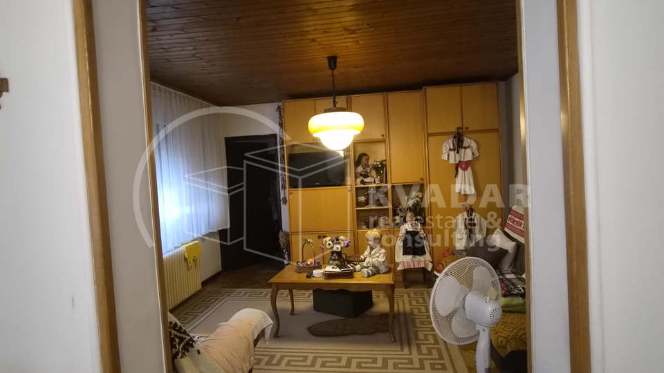 JEDINSTVENA PRILIKA&excl; TRI KU&Cacute;E SA SPREMI&Scaron;TIMA&comma; TERASOM I GARA&Zcaron;OM &lpar;311&comma;91 m2&rpar;