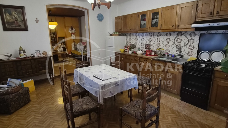 JEDINSTVENA PRILIKA&excl; TRI KU&Cacute;E SA SPREMI&Scaron;TIMA&comma; TERASOM I GARA&Zcaron;OM &lpar;311&comma;91 m2&rpar;