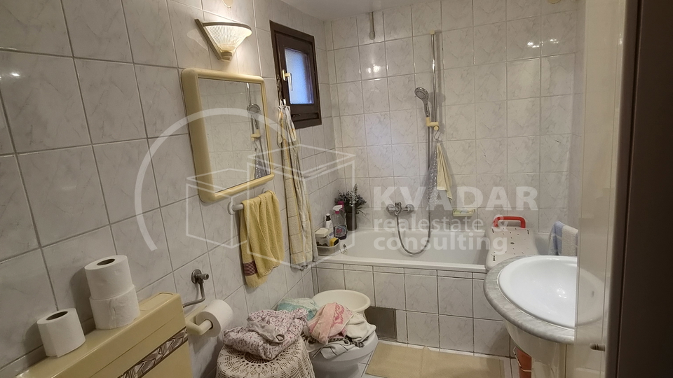 JEDINSTVENA PRILIKA&excl; TRI KU&Cacute;E SA SPREMI&Scaron;TIMA&comma; TERASOM I GARA&Zcaron;OM &lpar;311&comma;91 m2&rpar;