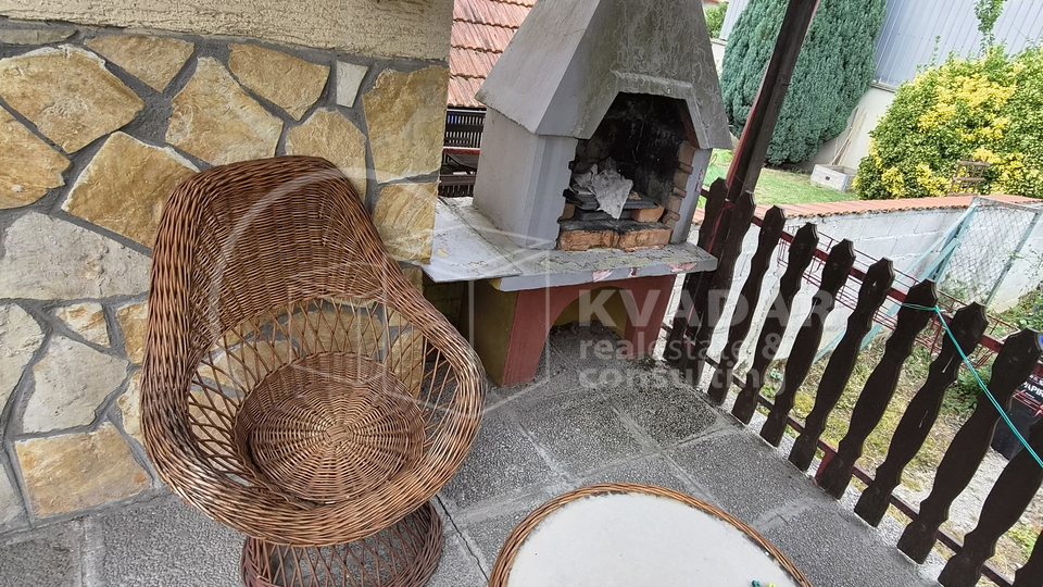 JEDINSTVENA PRILIKA&excl; TRI KU&Cacute;E SA SPREMI&Scaron;TIMA&comma; TERASOM I GARA&Zcaron;OM &lpar;311&comma;91 m2&rpar;