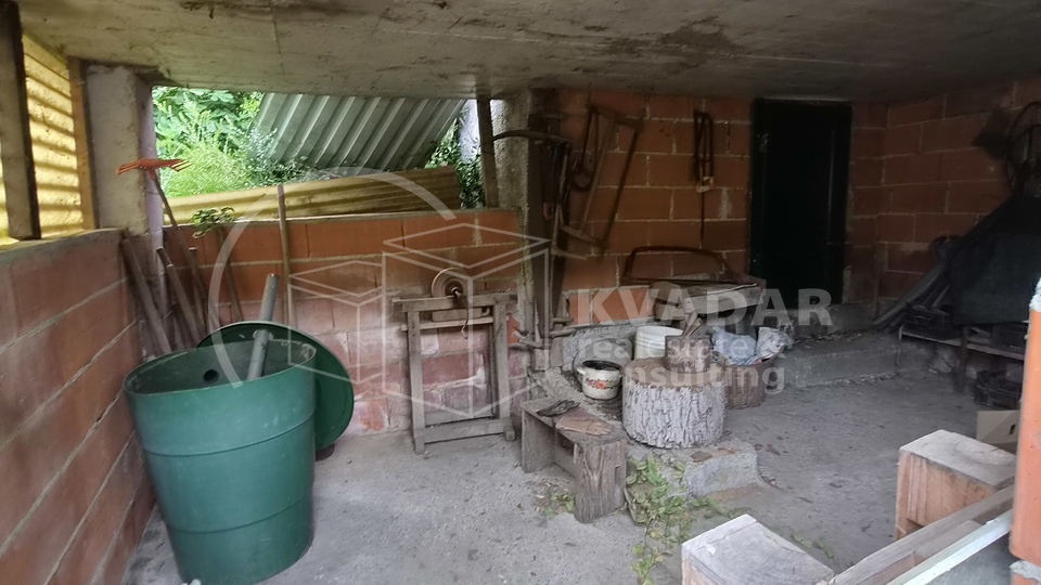 JEDINSTVENA PRILIKA&excl; TRI KU&Cacute;E SA SPREMI&Scaron;TIMA&comma; TERASOM I GARA&Zcaron;OM &lpar;311&comma;91 m2&rpar;