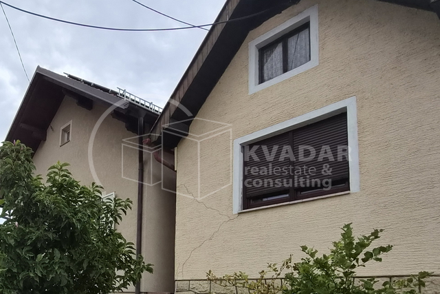 JEDINSTVENA PRILIKA! TRI KUĆE SA SPREMIŠTIMA, TERASOM I GARAŽOM (311,91 m2)