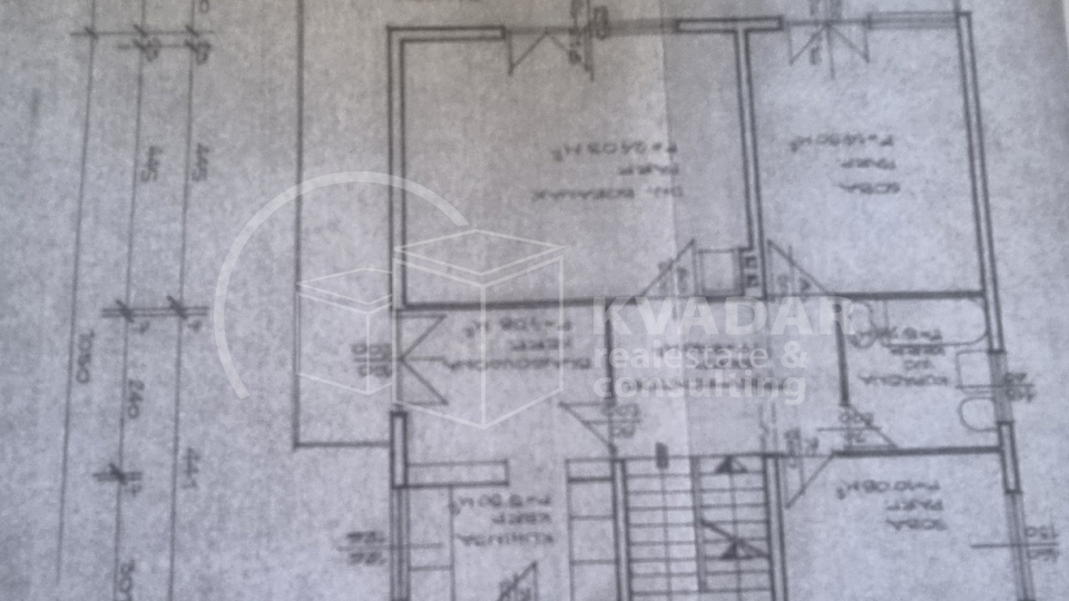 JEDINSTVENA PRILIKA ZA INVESTITORE&excl; KU&Cacute;A SA 3 STANA NA ZEMLJI&Scaron;TU OD 2097 m2