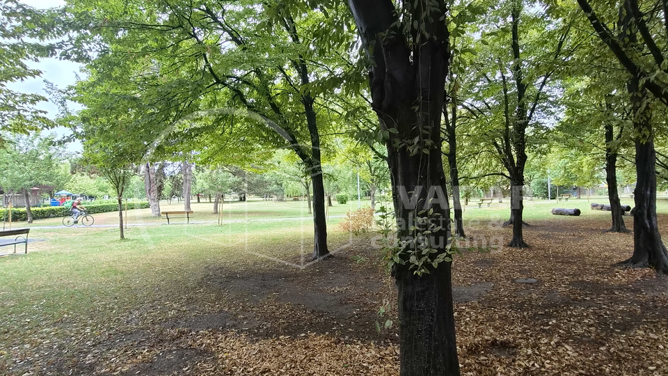 ZAGREB&comma; TRE&Scaron;NJEVKA&comma; DVOSOBAN STAN&lpar;50 m2&rpar; SA BALKONOM I VPM