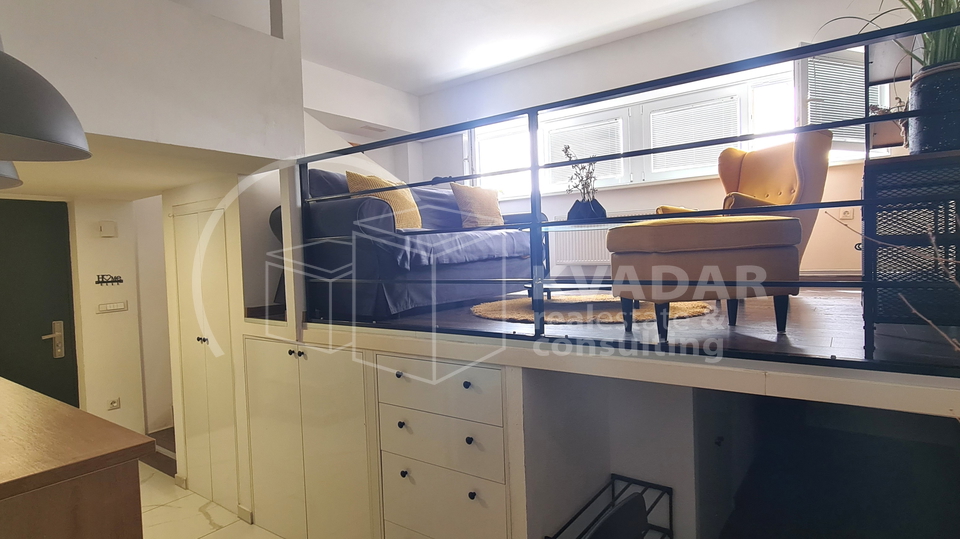 Moderan i funkcionalan stan s galerijom &plus; prostor za odlaganje