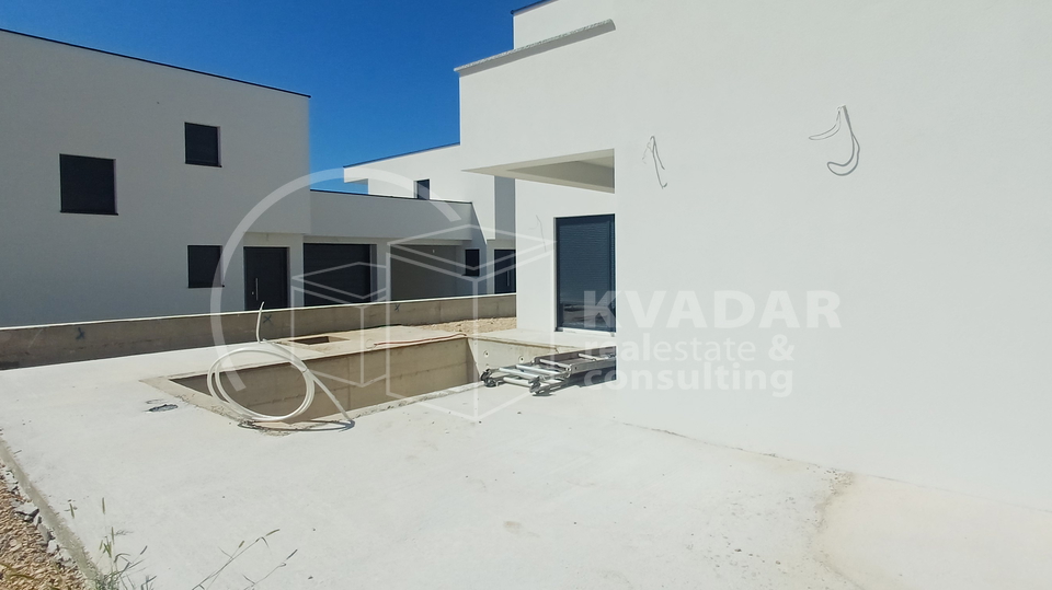 VODICE&sol;Dvojna ku&cacute;a s bazenom&sol;176m2&sol;500 m od mora&excl;