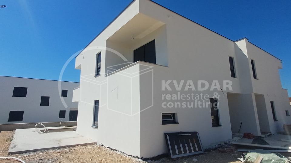 VODICE&sol;Dvojna ku&cacute;a s bazenom&sol;176m2&sol;500 m od mora&excl;