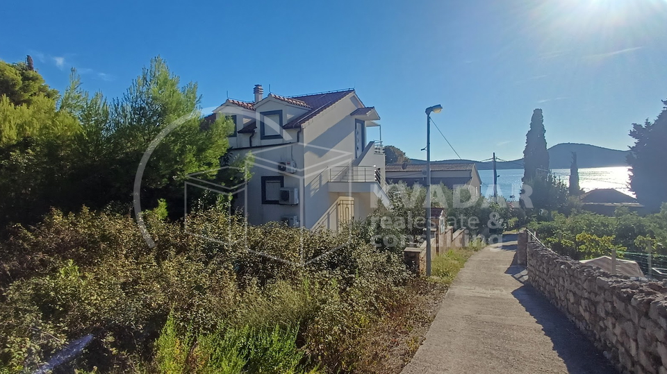 OTOK PRVI&Cacute;&sol;Prvi&cacute; &Scaron;epurine&sol;Gra&dstrok;evinsko zemlji&scaron;te 150 metara od mora&comma; pogled na more