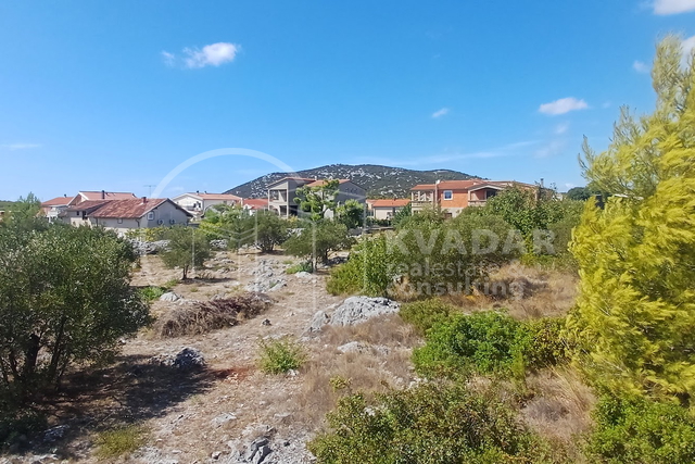 TRIBUNJ-SOVLJE/ GRAĐEVINSKO ZEMLJIŠTE  581 m2 / 350 M od mora