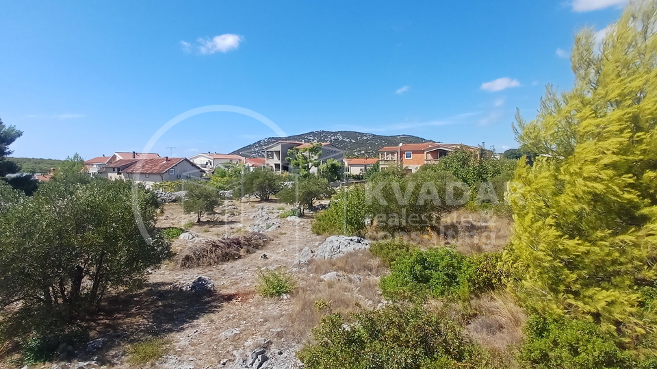 TRIBUNJ-SOVLJE&sol; GRA&Dstrok;EVINSKO ZEMLJI&Scaron;TE  581 m2 &sol; 350 M od mora