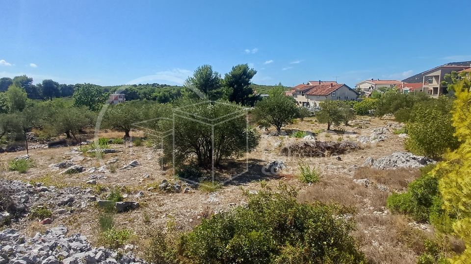 TRIBUNJ-SOVLJE&sol; GRA&Dstrok;EVINSKO ZEMLJI&Scaron;TE  581 m2 &sol; 350 M od mora