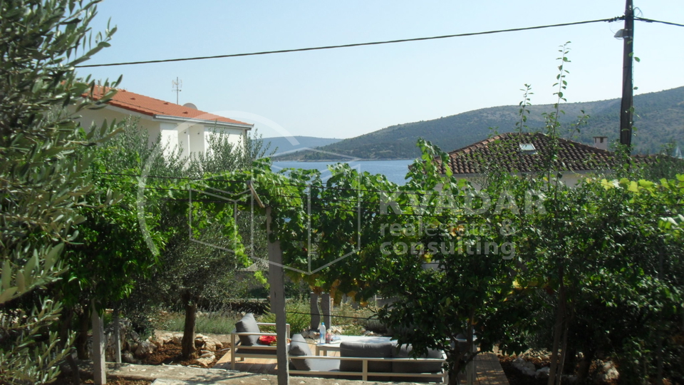 NEWLY renovated Villa with 3 apartments - 50 m from the sea