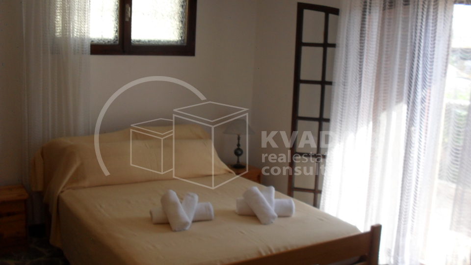 NEWLY renovated Villa with 3 apartments - 50 m from the sea