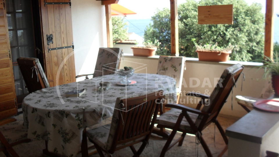 NEWLY renovated Villa with 3 apartments - 50 m from the sea