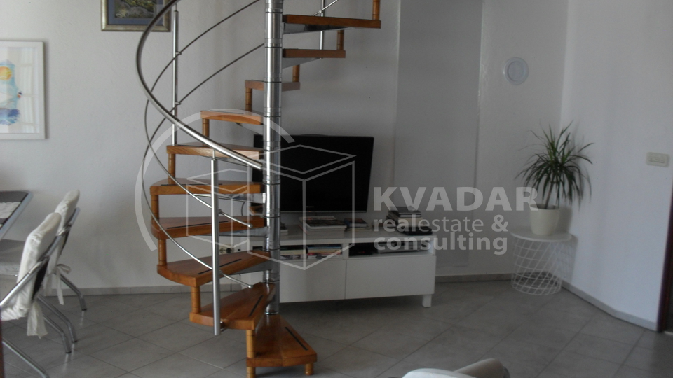 NEWLY renovated Villa with 3 apartments - 50 m from the sea