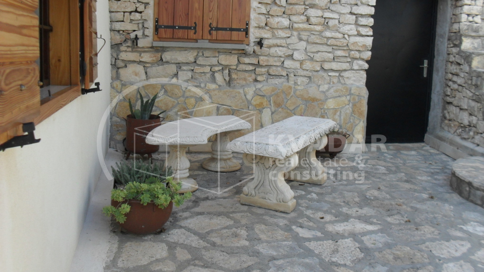 NEWLY renovated Villa with 3 apartments - 50 m from the sea
