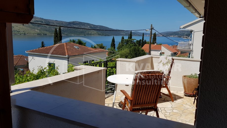 NEWLY renovated Villa with 3 apartments - 50 m from the sea
