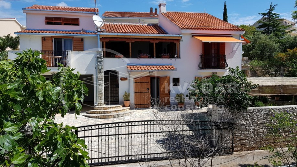 NEWLY renovated Villa with 3 apartments - 50 m from the sea