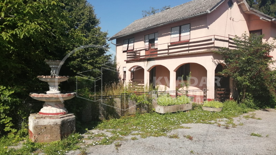 RUGVICA, OBOROVO / GRAĐEVINSKO i POLJOPRIVREDNO ZEMLJIŠTE SA OBJEKTIMA 25844m2