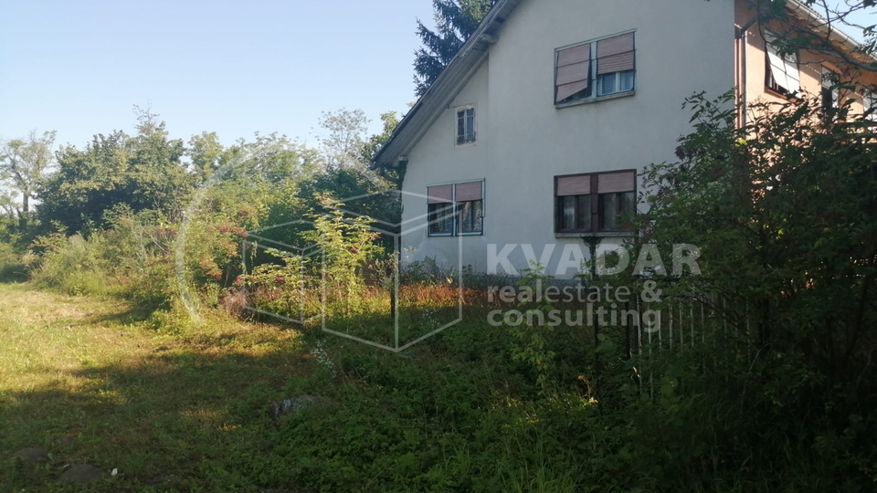 RUGVICA, OBOROVO / GRAĐEVINSKO i POLJOPRIVREDNO ZEMLJIŠTE SA OBJEKTIMA 25844m2