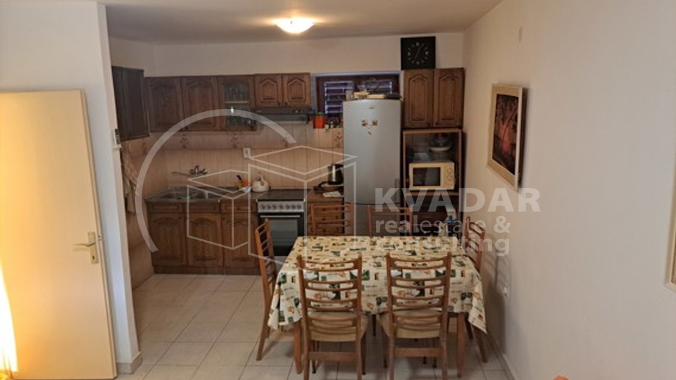 Terraced house, 2 floors, garage, yard - Okrug Gornji - center