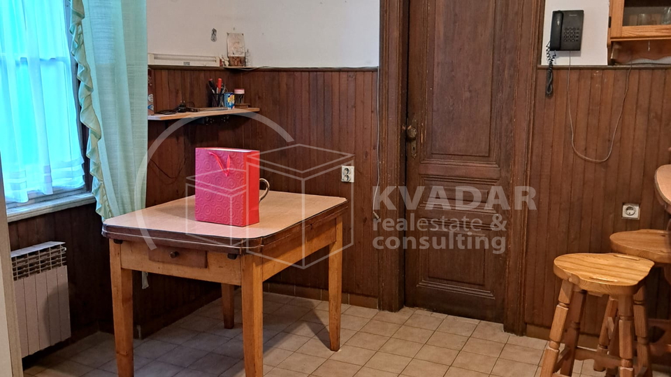 RIJEKA &sol; BULEVARD &ndash; EKSKLUZIVNI GOSPODSKI STAN U POVIJESNOJ VILI S POGLEDOM NA KVARNER 172&comma;27m2