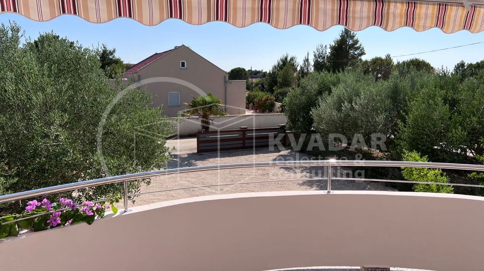 BEZ PROVIZIJE&ast;&ast;&ast;VRSI &sol; KU&Cacute;A S APARTMANIMA &sol; IDEALNA INVESTICIJA&excl;