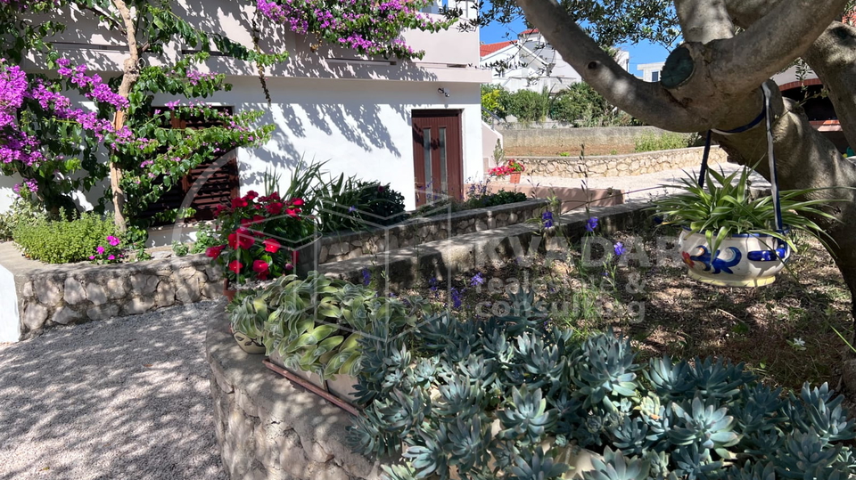 BEZ PROVIZIJE&ast;&ast;&ast;VRSI &sol; KU&Cacute;A S APARTMANIMA &sol; IDEALNA INVESTICIJA&excl;