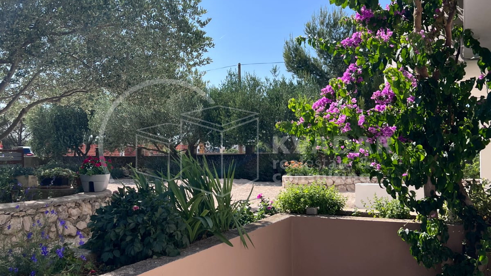 BEZ PROVIZIJE&ast;&ast;&ast;VRSI &sol; KU&Cacute;A S APARTMANIMA &sol; IDEALNA INVESTICIJA&excl;