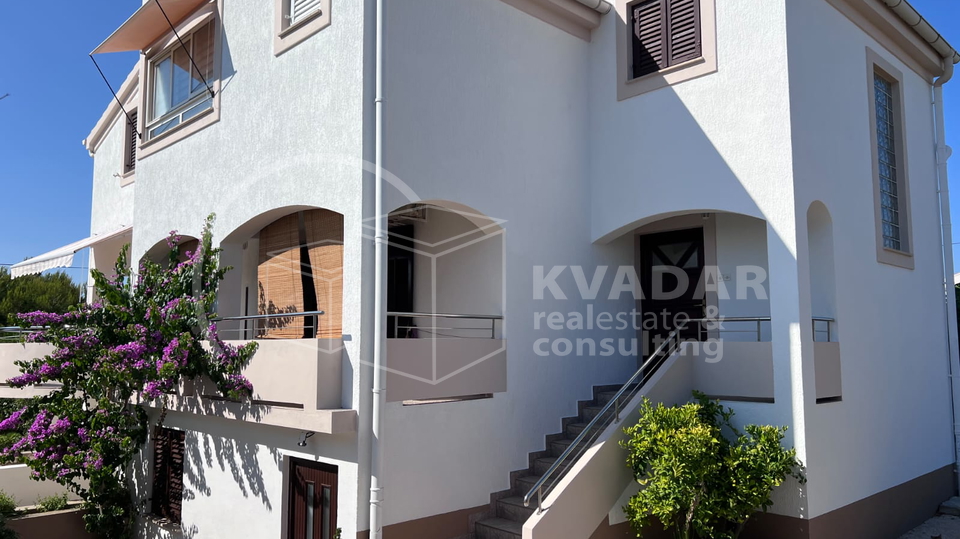 BEZ PROVIZIJE&ast;&ast;&ast;VRSI &sol; KU&Cacute;A S APARTMANIMA &sol; IDEALNA INVESTICIJA&excl;