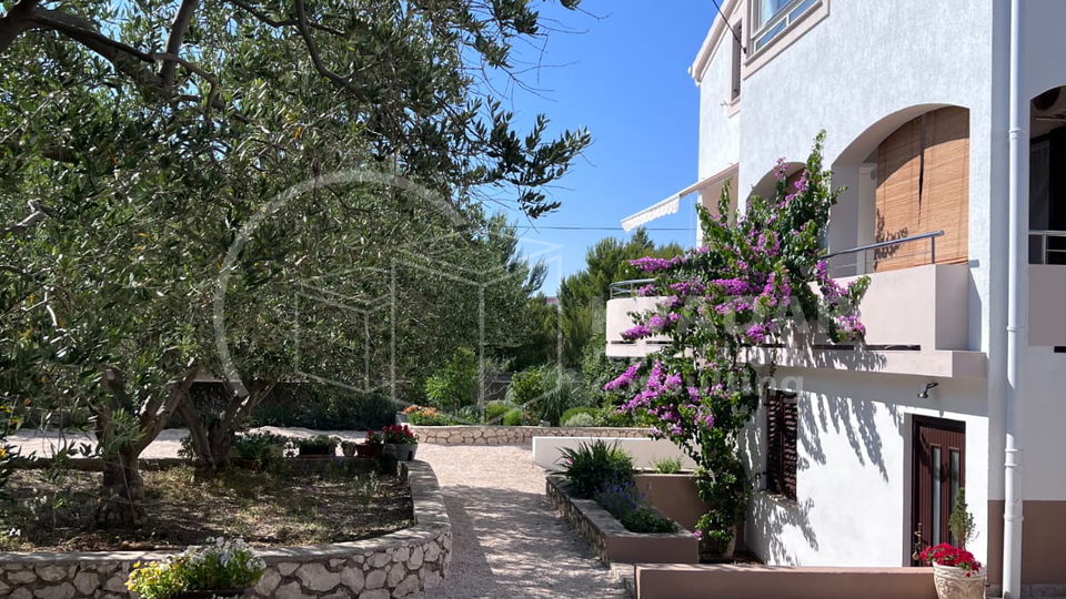 BEZ PROVIZIJE&ast;&ast;&ast;VRSI &sol; KU&Cacute;A S APARTMANIMA &sol; IDEALNA INVESTICIJA&excl;