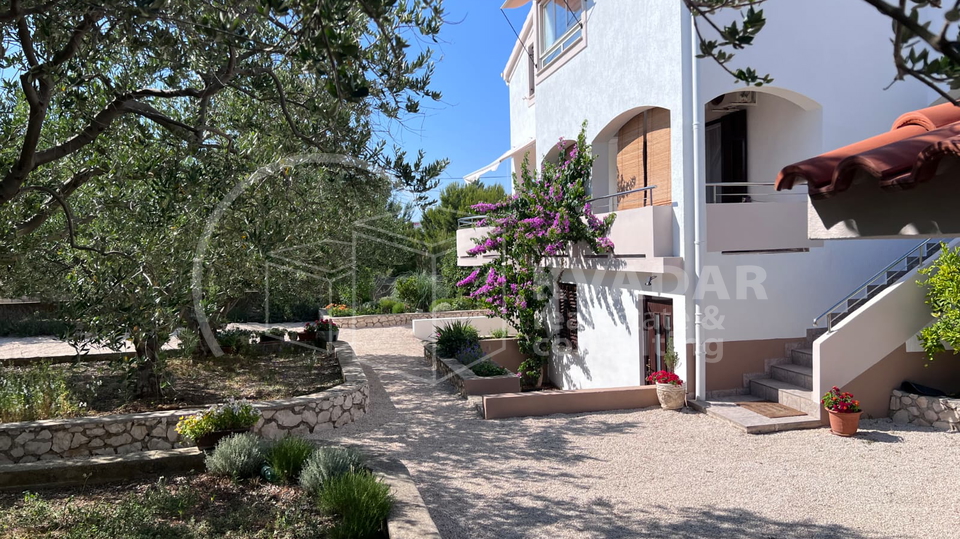 BEZ PROVIZIJE&ast;&ast;&ast;VRSI &sol; KU&Cacute;A S APARTMANIMA &sol; IDEALNA INVESTICIJA&excl;