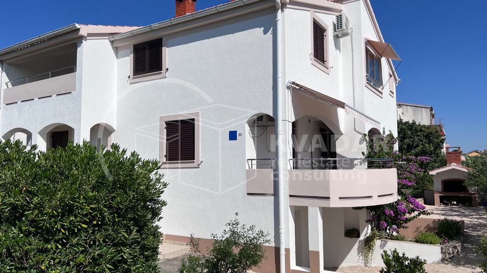 BEZ PROVIZIJE&ast;&ast;&ast;VRSI &sol; KU&Cacute;A S APARTMANIMA &sol; IDEALNA INVESTICIJA&excl;