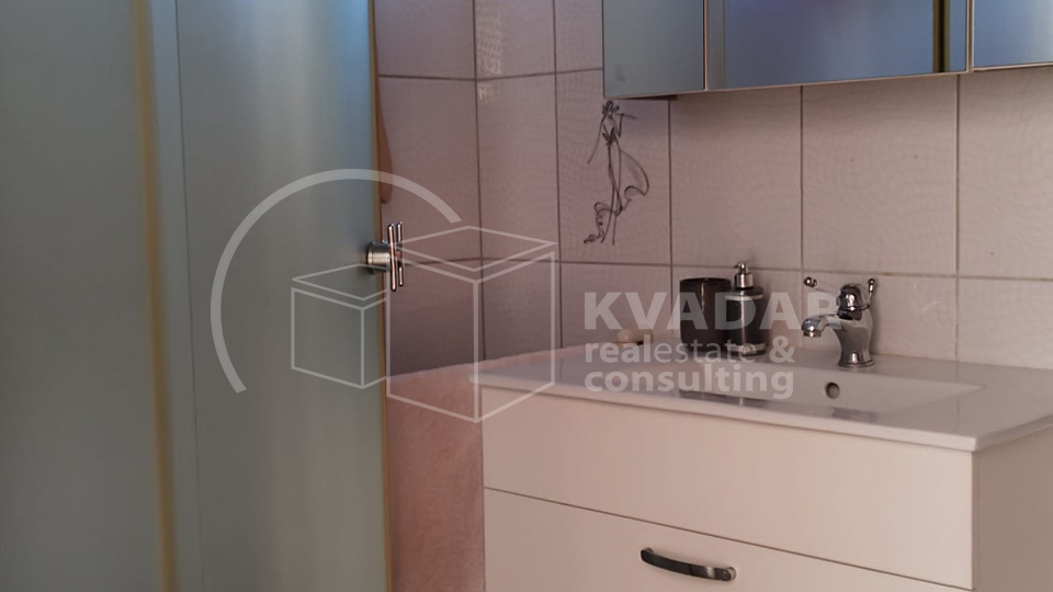 BEZ PROVIZIJE&ast;&ast;&ast;VRSI &sol; KU&Cacute;A S APARTMANIMA &sol; IDEALNA INVESTICIJA&excl;