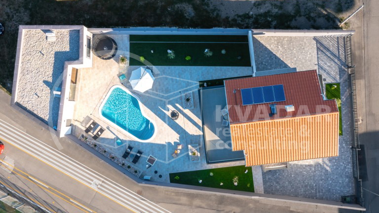 House, 200 m2, For Sale, Novi Vinodolski