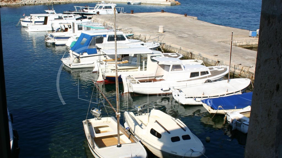 SILBA - kuća za prodaju na samoj obali s poslovnim prostorom - restoran!