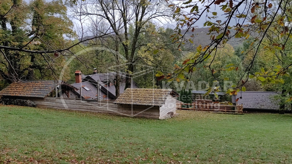 Luksuzno imanje sa dvije kuće i golf terenom, u srcu Like, Gračac