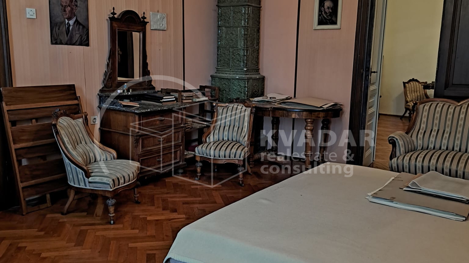 RIJEKA &sol; BULEVARD &ndash; EKSKLUZIVNI GOSPODSKI STAN U POVIJESNOJ VILI S POGLEDOM NA KVARNER 172&comma;27m2