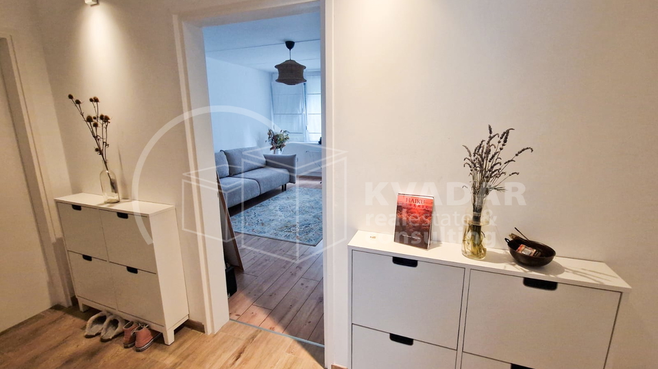 BORONGAJ/ moderan stan 52m2/RENOVIRAN!!
