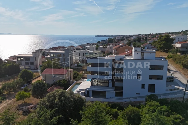 KOŽINO / LUKSUZAN APARTMAN  S BAZENOM 227 m2 / NOVOGRADNJA