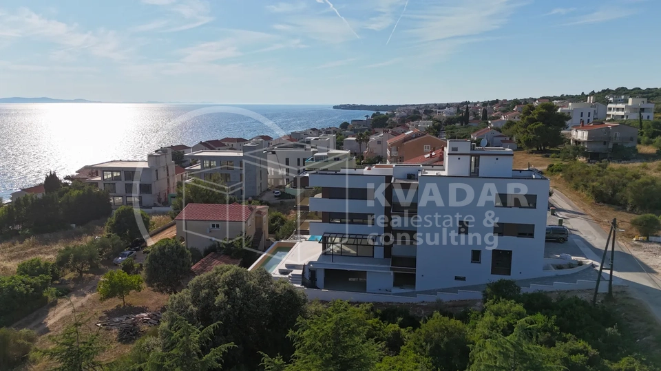 KOŽINO / LUKSUZAN APARTMAN  S BAZENOM 227 m2 / NOVOGRADNJA