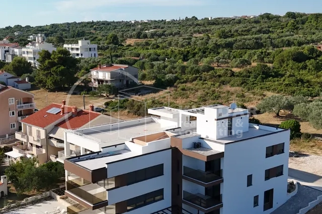 KOŽINO/ LUKSUZNI PENTHOUSE / 265 m2 / BAZEN