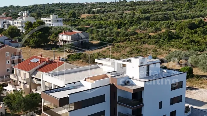 KOŽINO / LUKSUZAN APARTMAN  S BAZENOM 227 m2 / NOVOGRADNJA