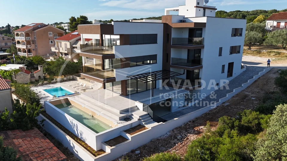 KOŽINO / LUKSUZAN APARTMAN  S BAZENOM 227 m2 / NOVOGRADNJA
