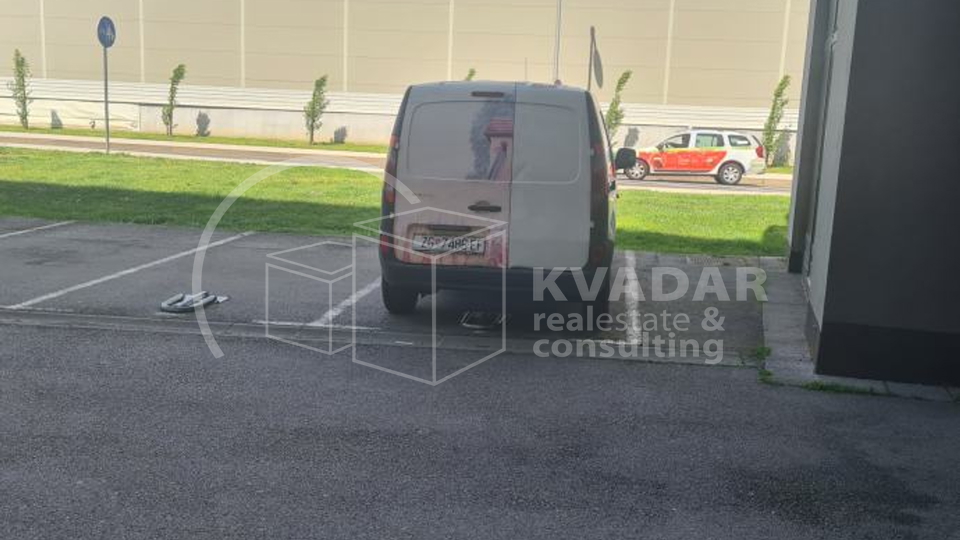 POSLOVNI PROSTOR, JARUŠČICA - LANIŠTE. 110 M2 !!!