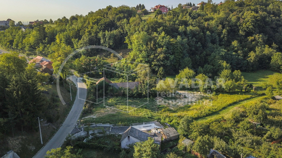 PODSUSEDSKO DOLJE/Prodaje se građevinsko zemjište 2800m2!