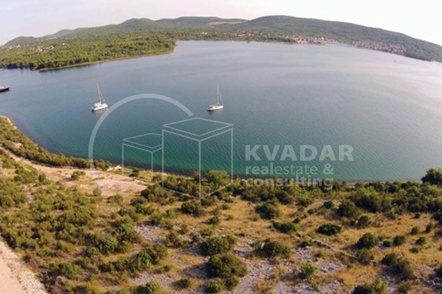 Uređeno poljoprivredno zemljište,37000m2, Vrulje, Bilice kod Šibenika
