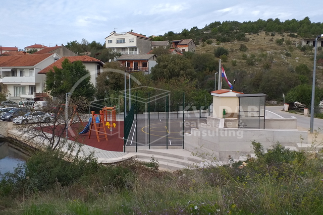 Građevinsko zemljište u centru mjesta s  pogledom na uvalu - Bilice - Vrulje